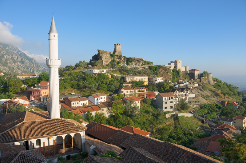 V-mestecku-Kruje-v-severnom-Albansku-mozete-obdivovat-hrad-obliehany-Osmanskymi-turkami,-orientalny-trh,-ci-muzeum-narodneho-hrdinu-Skanderbega