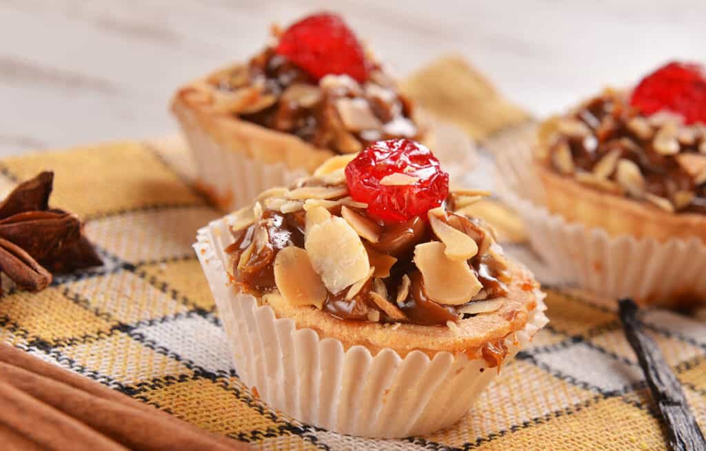 Muffiny s kandizovanými čerešňami